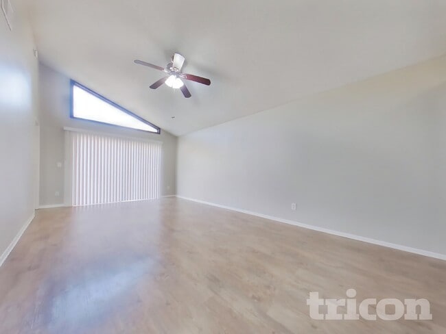 Foto del edificio - 1253 Ashworth Dr