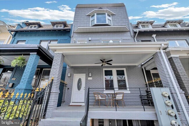 Foto del edificio - 210 Upshur St NW