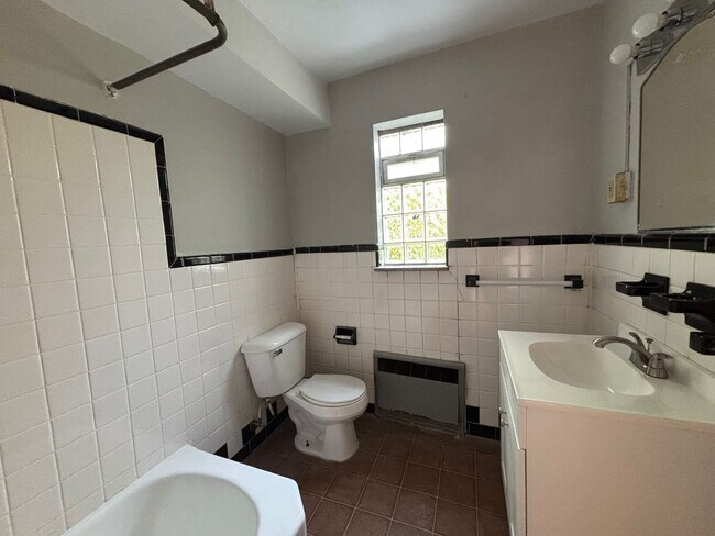 Building Photo - 596 Lowell Ave