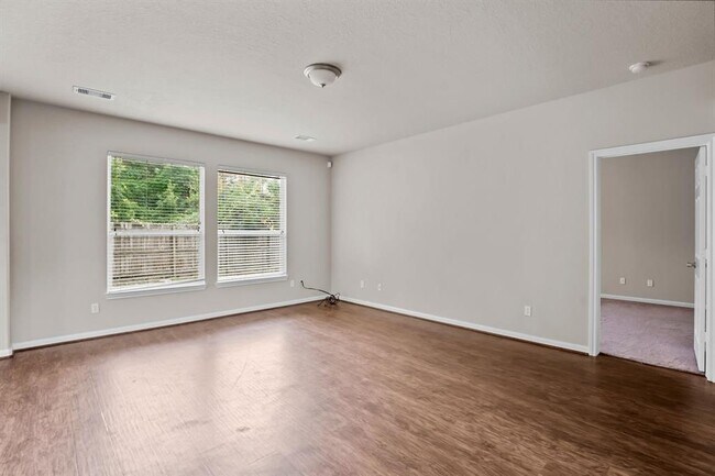 Building Photo - 996 Oak Glen Dr