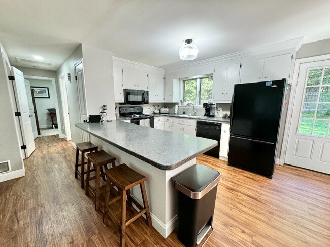 Foto del edificio - 13 Evergreen Dr