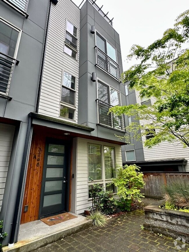 Building Photo - 3248 14th Ave W