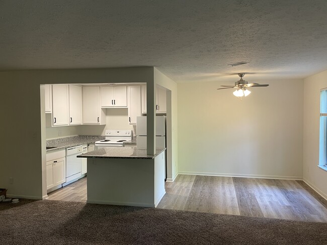 Building Photo - 5468 Beechmont Ave