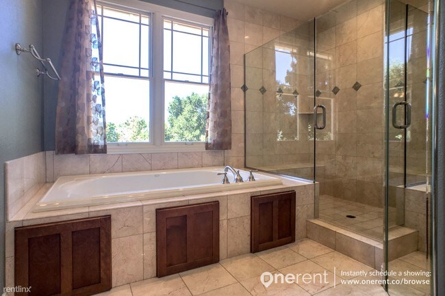 Building Photo - 734 Chimalus Dr