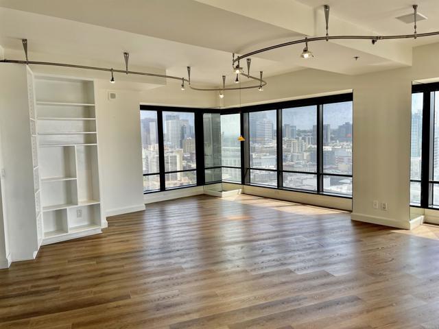 Building Photo - 200 W Harbor Dr