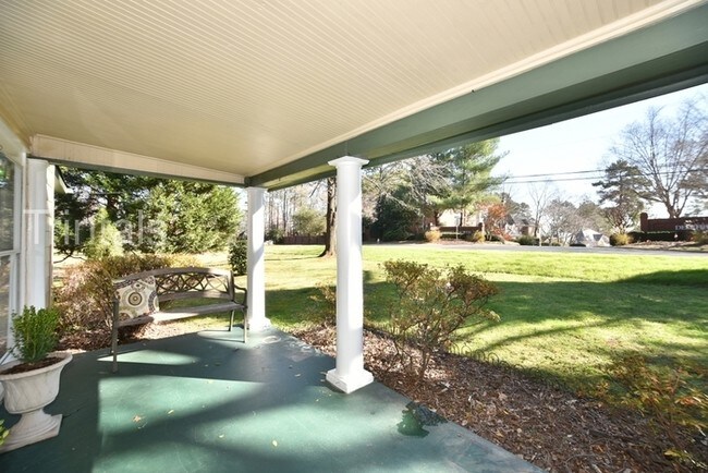 Building Photo - 3 bed 2 bath home!
