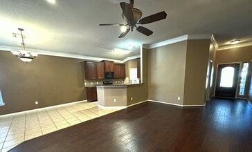 Building Photo - 6454 Applewood Forest Dr