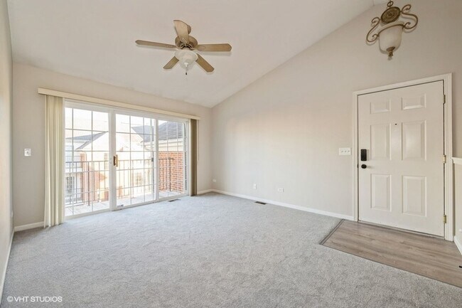 Building Photo - Beautiful 3rd Floor Condo in Wheeling with...