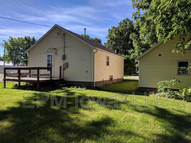 Building Photo - 310 9th St NE