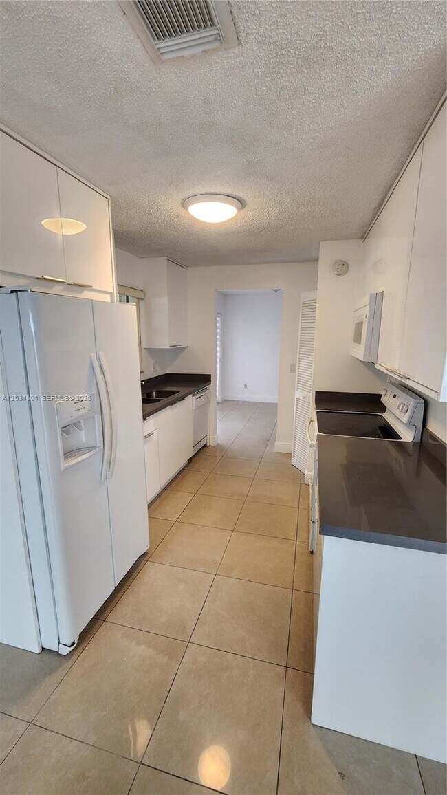 Foto del edificio - 10122 SW 223rd Terrace