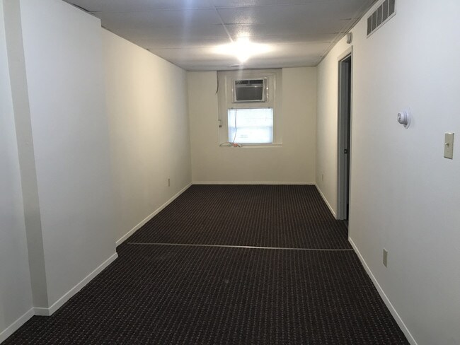 Building Photo - Downtown 2 Bedroom Apartment, Roland