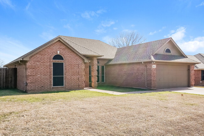 Foto del edificio - 512 Arbor Ln