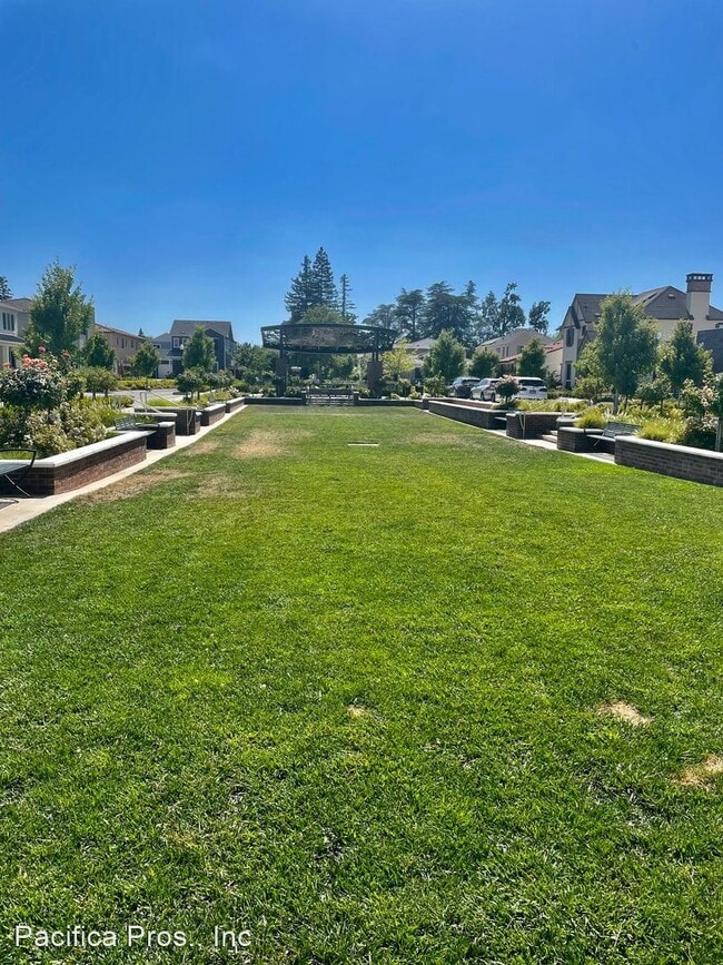 Building Photo - 4 br, 3.5 bath House - 5155 Sutter Park Way