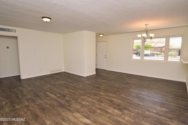 Foto del edificio - 4233 E Lester St