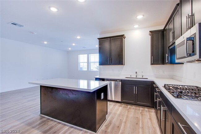 Building Photo - 2555 Hampton Rd