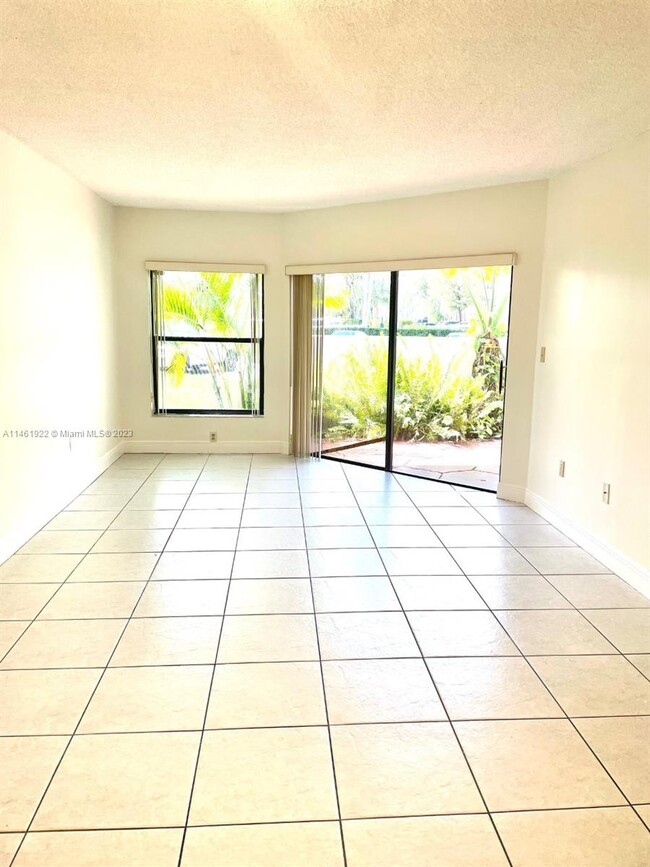 Foto del edificio - 8888 SW 131st Ct