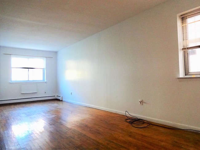 Building Photo - 88-34 Saint James Avenue