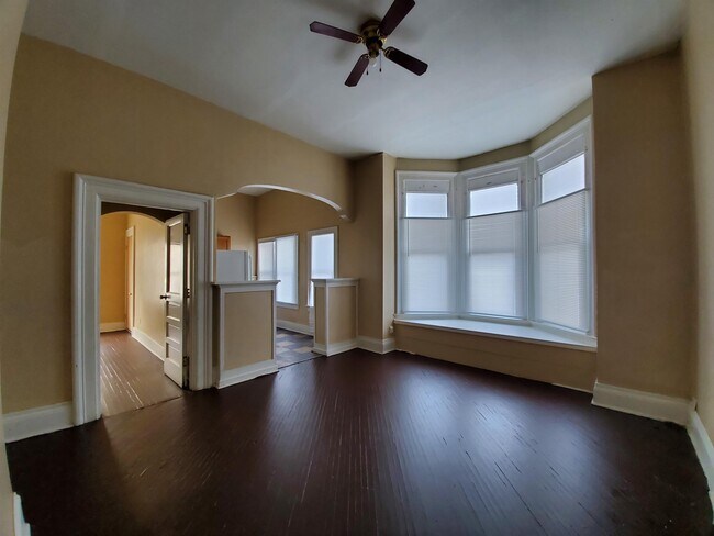 Building Photo - 409 S 8th St