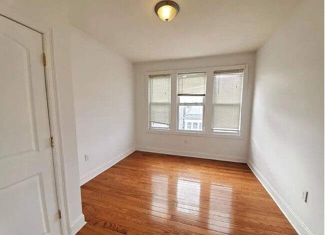 Foto del edificio - 94 Woodlawn Ave