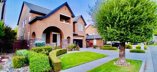 Foto del edificio - Beautifully Remodeled 4-Bedroom, 2.5 Bath ...