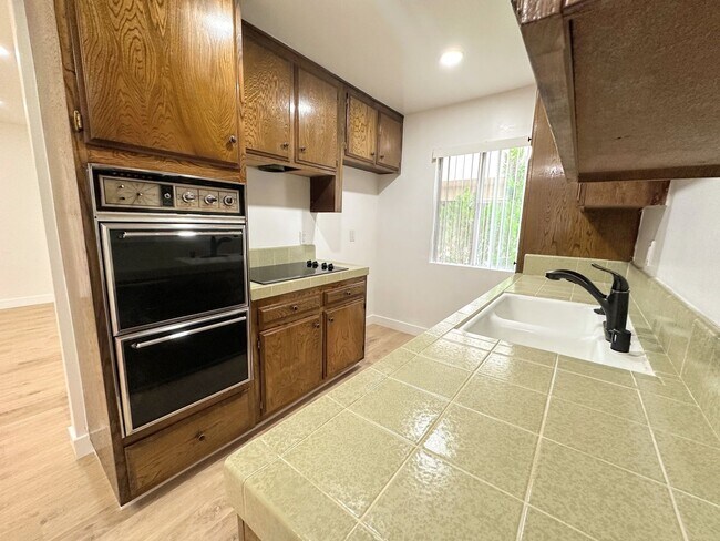 Foto del edificio - Vintage & Gorgeous 1bd/1ba unit in Sherman...