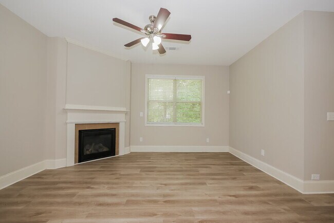 Foto del edificio - 236 High Ct Way