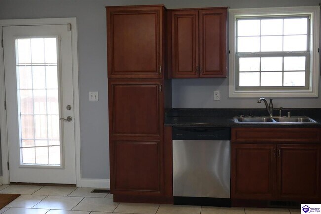 Foto del edificio - 121 Twin Lakes Dr