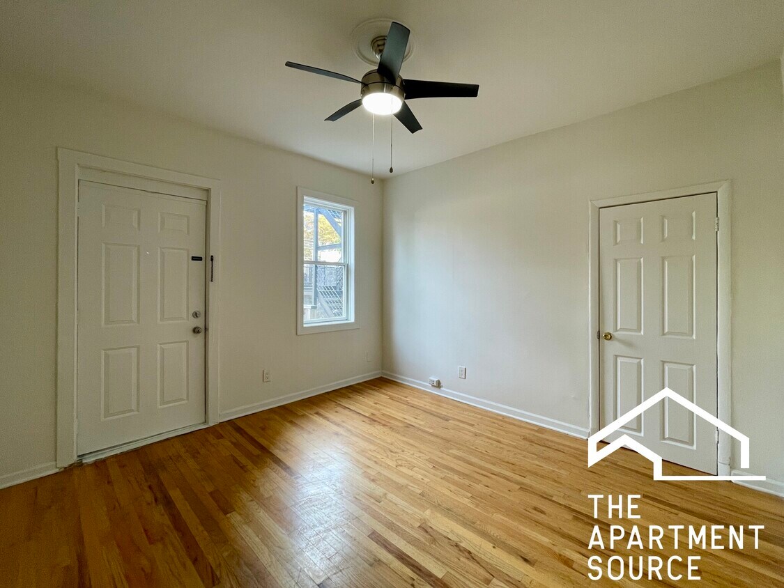 Foto principal - 2223 N Hoyne Ave