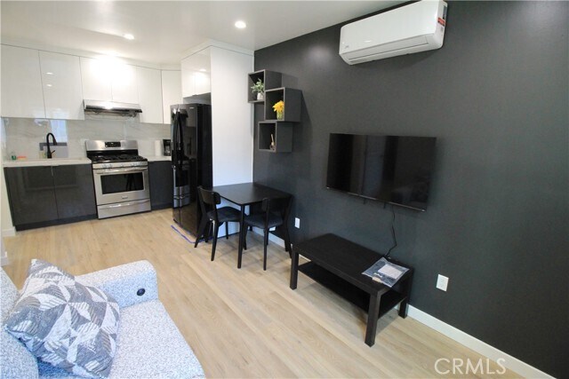 Foto del edificio - 17546 Martha St