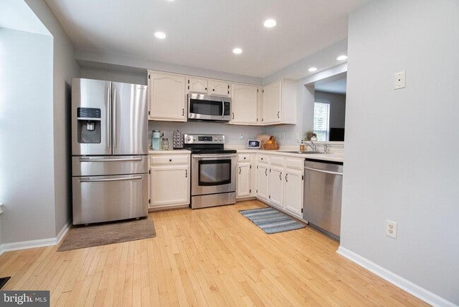 Building Photo - 2526 Log Mill Ct