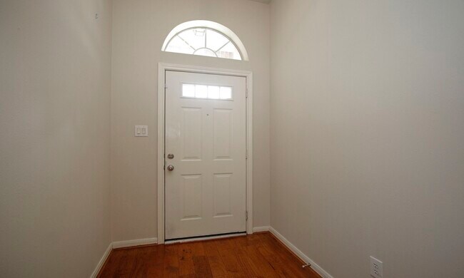 Building Photo - 15938 Cottage Ivy Cir