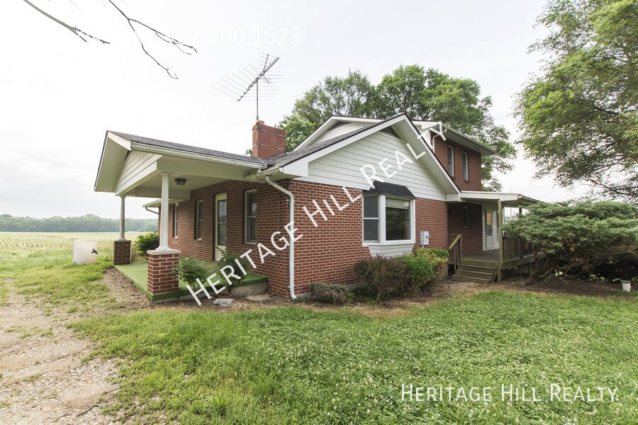 Primary Photo - 4 bedroom, 3 full bath home in Sugarcreek ...