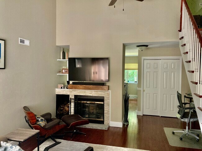 Foto del edificio - 148 Stonemeadow Dr