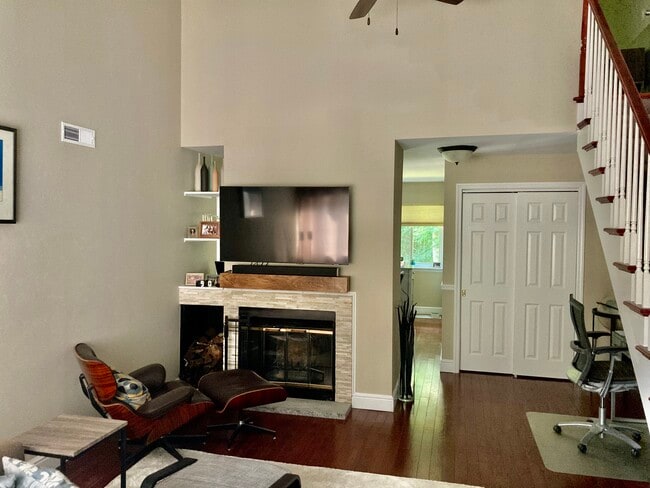 Building Photo - 148 Stonemeadow Dr