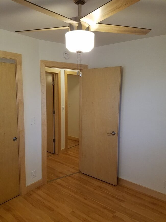 Building Photo - 4 Bedroom house in great CF Location