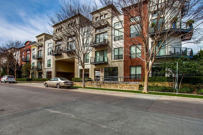 Foto del edificio - 4605 Cedar Springs Rd