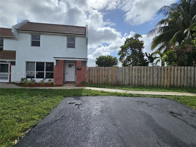 Photo - 1358 Silverado House