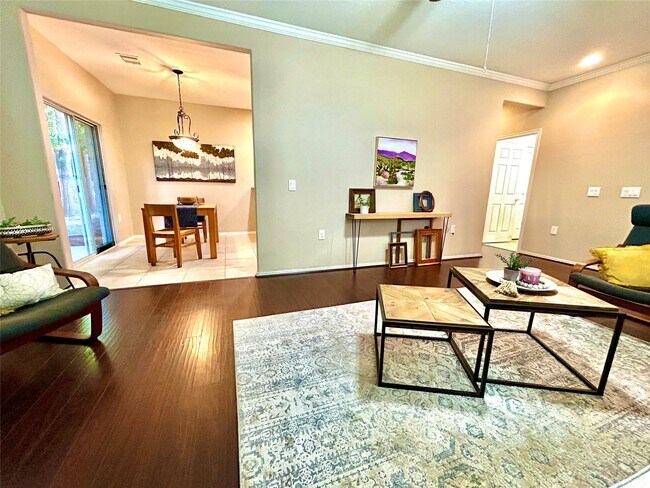 Foto del edificio - 13600 Breton Ridge St