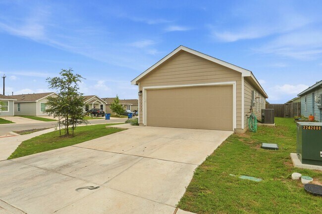 Foto del edificio - Single-Story 3/2 Rental Near Lackland Air Force Base | No Carpet | Fridge Included |