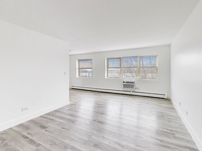 Foto del edificio - 7250 N Western Ave