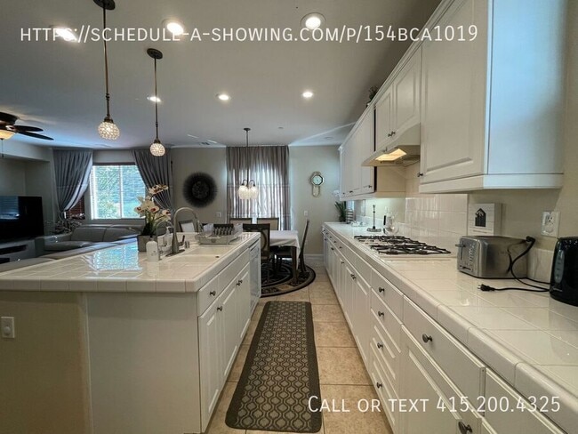 Building Photo - 4176 Lake Cir Dr