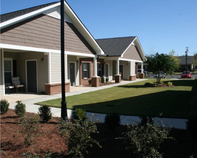 Building Photo - Country Club Cottages