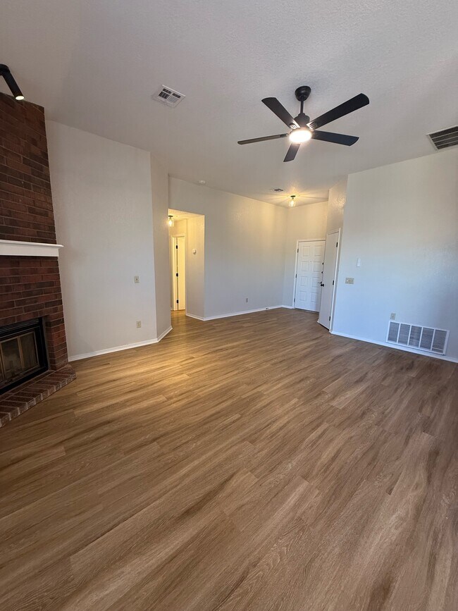 Building Photo - 8232 Wilshire Ridge Dr