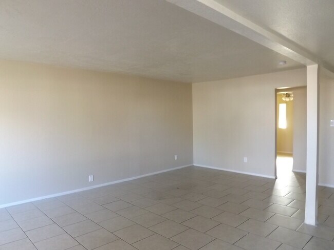 Foto del edificio - 5-Bedroom Home In Tempe