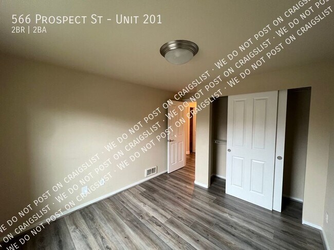 Building Photo - Queen Anne 2Bed 2Bath Condo w 2 garage par...