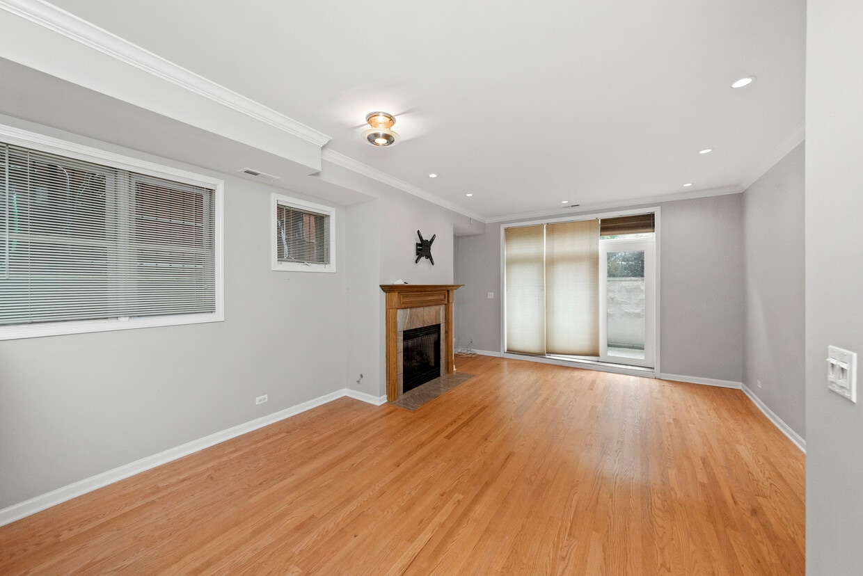 Primary Photo - 540 W Oakdale Ave