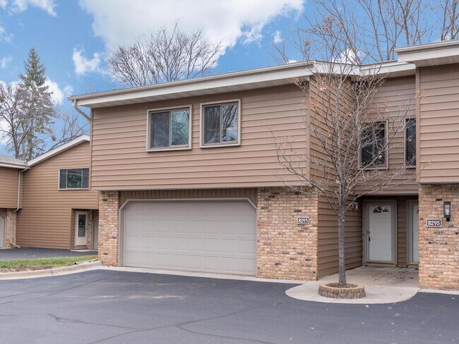 Foto del edificio - 8293 Mitchell Rd