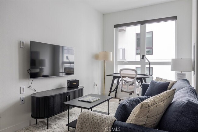 Building Photo - 551 S Harbor-416-416