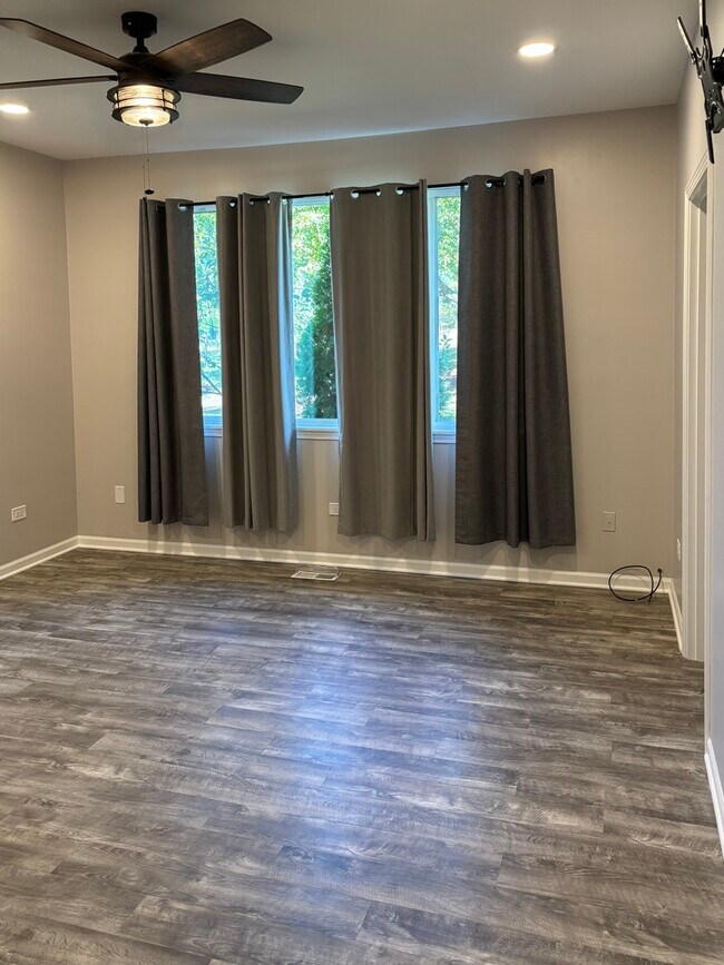 Building Photo - 270 Sierra Pass Dr