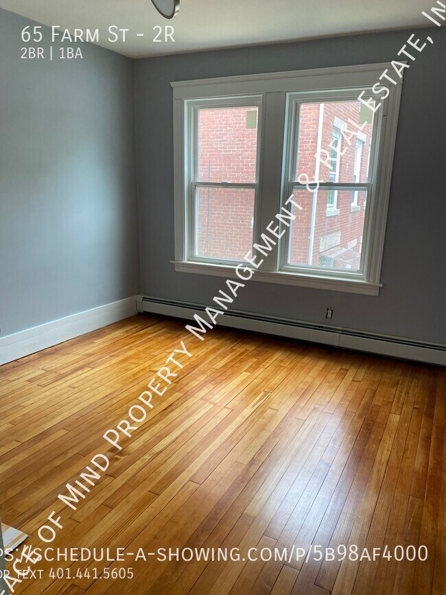 Foto del edificio - 2 Bedroom 1 Bath on 2nd Floor $1200!!